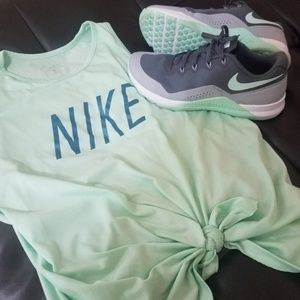 Womens Nike Bundle!
